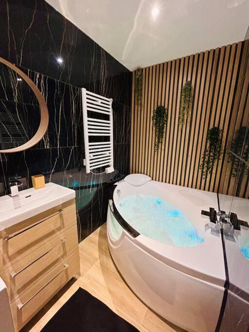 T4 Jolie Vue Avec Jaccuzzi Daire Vitrolles  Dış mekan fotoğraf