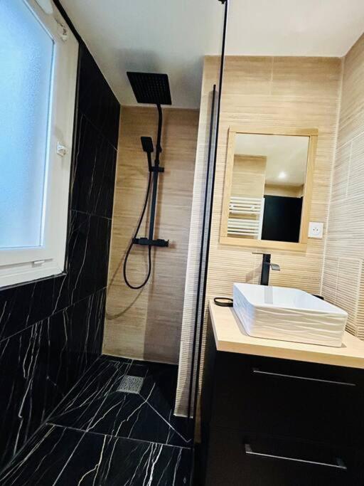 T4 Jolie Vue Avec Jaccuzzi Daire Vitrolles  Dış mekan fotoğraf