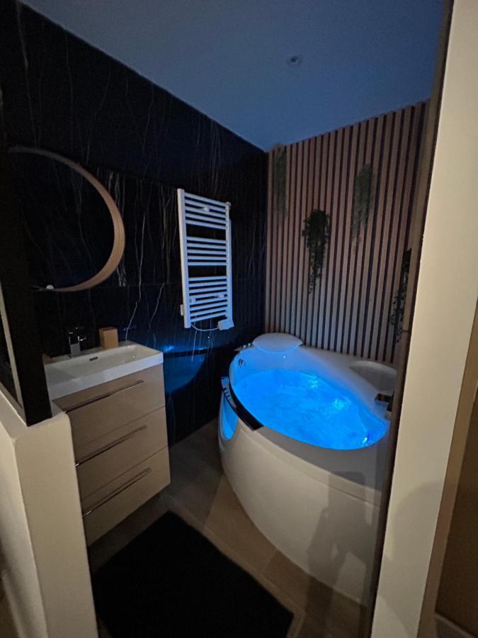 T4 Jolie Vue Avec Jaccuzzi Daire Vitrolles  Dış mekan fotoğraf